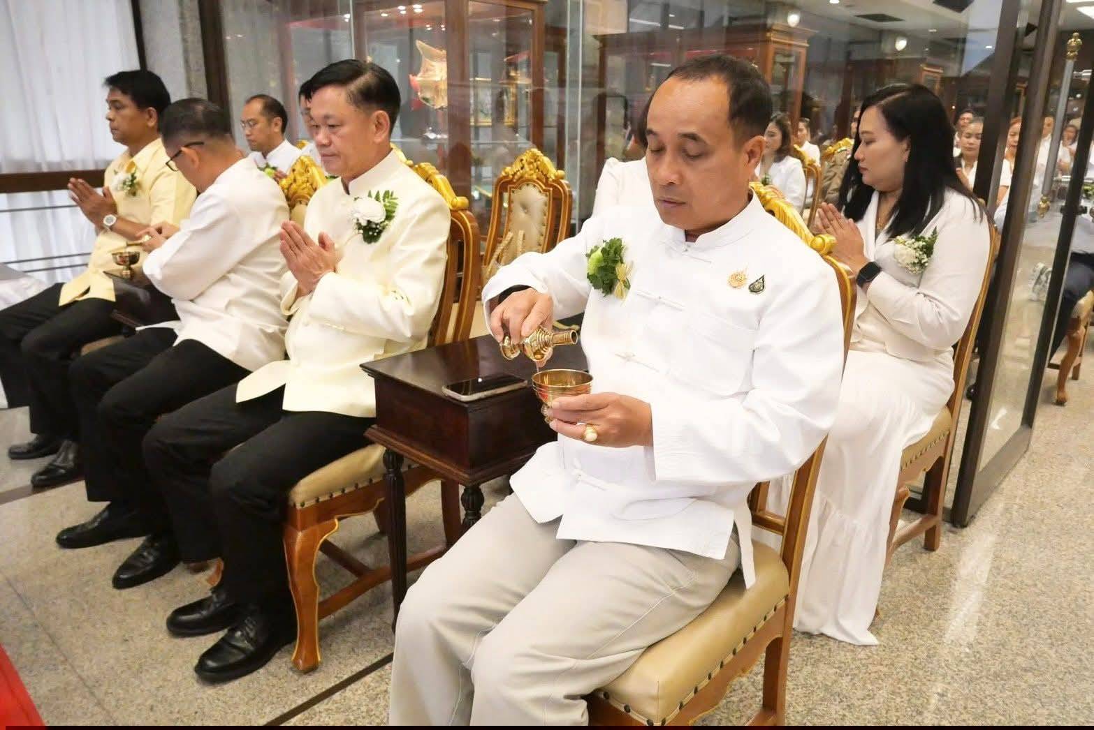 title - ศูนย์ส่งเสริมและพัฒนาอาชีพเสริมนอกภาคการเกษตร โดย สำนักงานการปฏิรูปที่ดินเพื่อเกษตรกรรม จัดโครงการพัฒนาบุคลากรเพื่อเพิ่มประสิทธิภาพการดำเนินงานด้านศิลปหัตถกรรม กิจกรรมไหว้ครูช่าง ณ ชั้น 2 อาคารพระมิ่งขวัญ ศูนย์ส่งเสริมและพัฒนาอาชีพเสริมนอกภาคการเกษตร (ศูนย์ศิลปาชีพบางไทรฯ (เดิม))